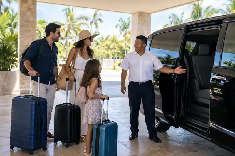 Illustration of a private transfer arrival toward Cancun Hotel Zone & Downtown