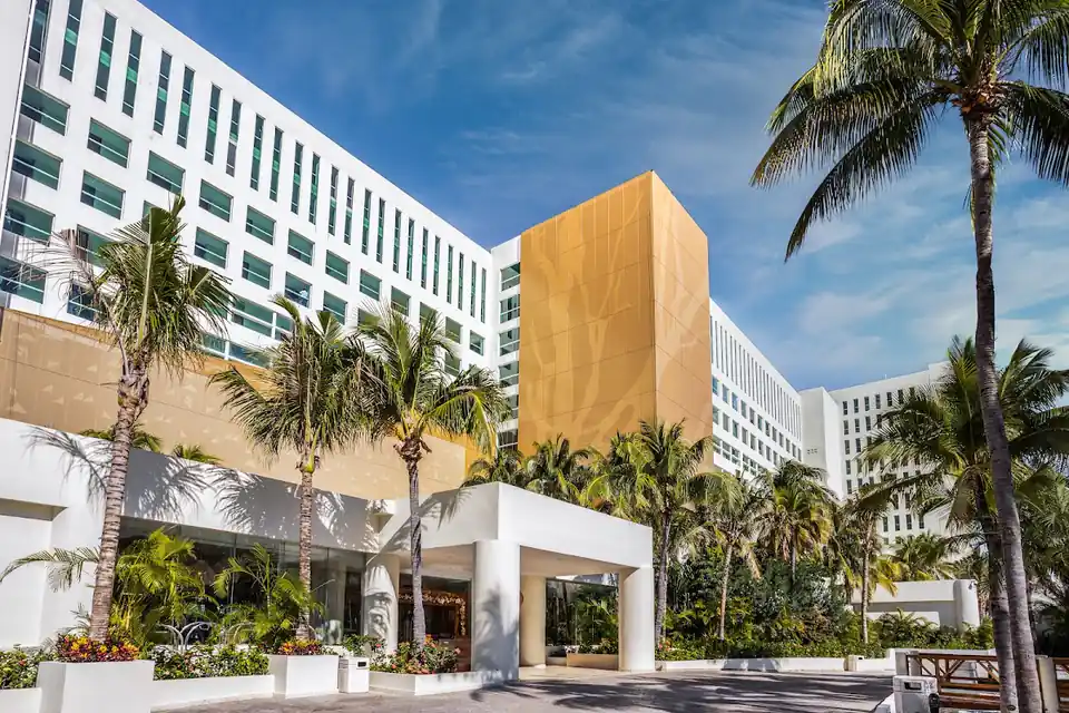Dreams Sands Cancun Resort in Cancun Hotel Zone & Downtown