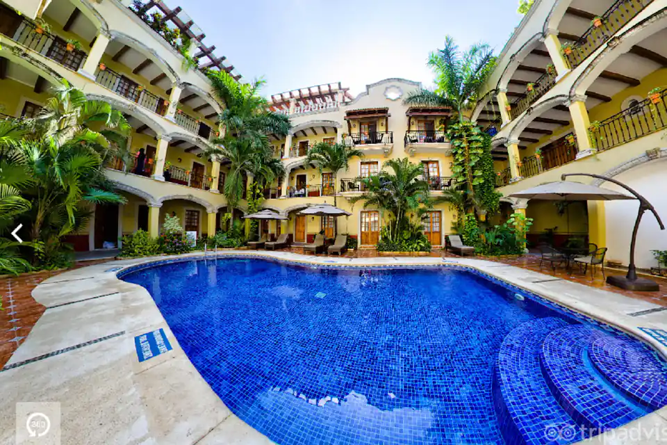 El Rel del Caribe in Cancun Hotel Zone & Downtown