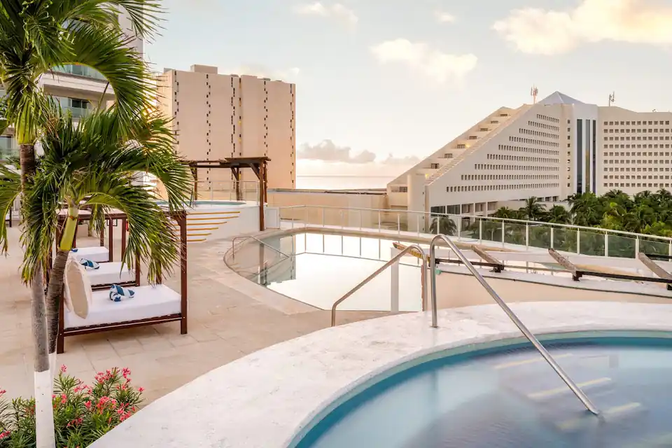 Golden Parnassus Resort & Spa in Cancun Hotel Zone & Downtown