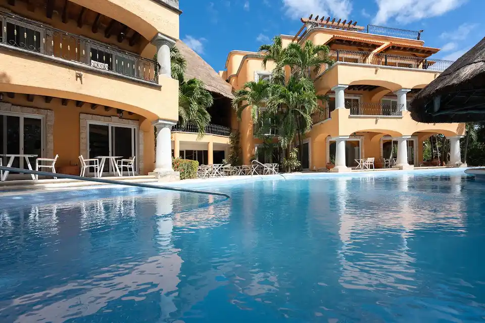 Hacienda Vista Real