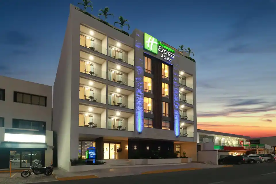 Holiday Inn Express & Suites Playa del Carmen in Playa del Carmen