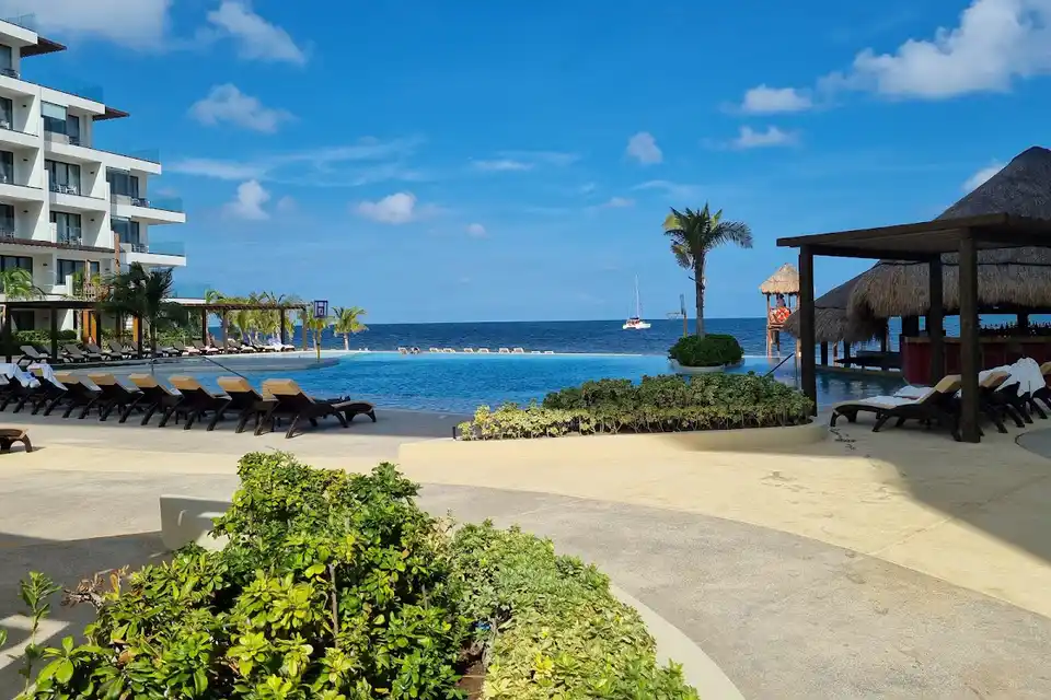Hotel Crown Paradise Riviera in Puerto Morelos