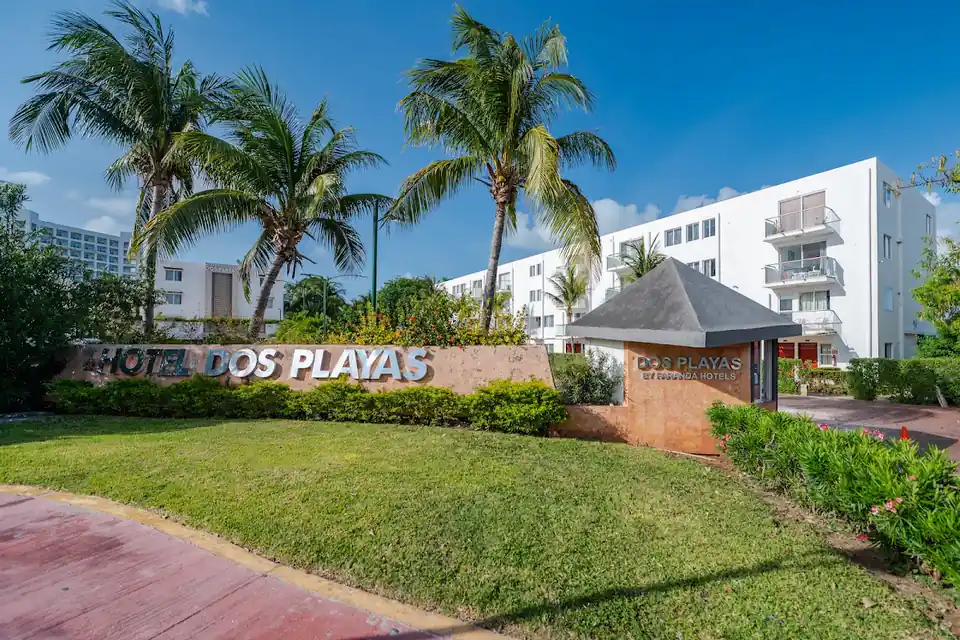 Hotel Dos Playas in Cancun Hotel Zone & Downtown