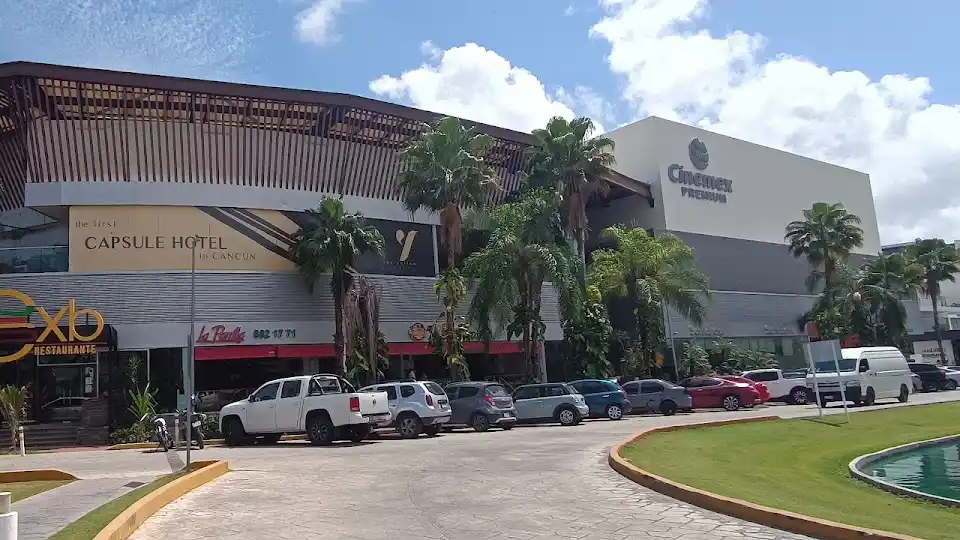 Hotel Suites la Roca in Cancun Hotel Zone & Downtown