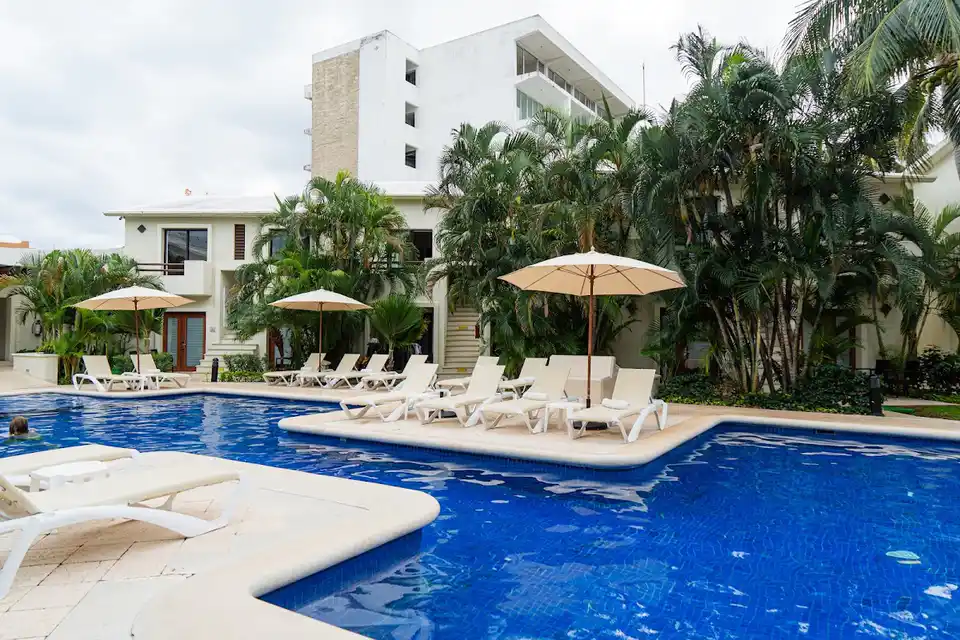 Laguna Suites in Cancun Hotel Zone & Downtown