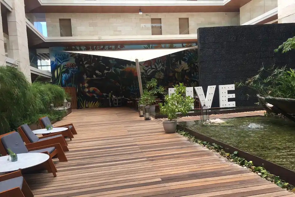Lat20 by Live Aqua