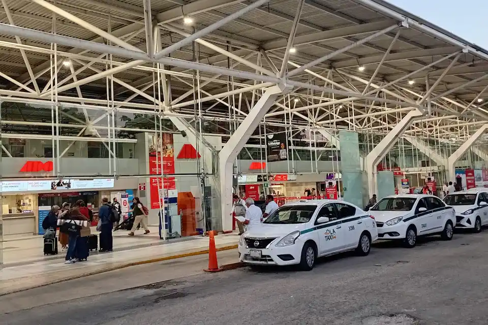 Main Cancun Bus Station in Cancun Hotel Zone & Downtown