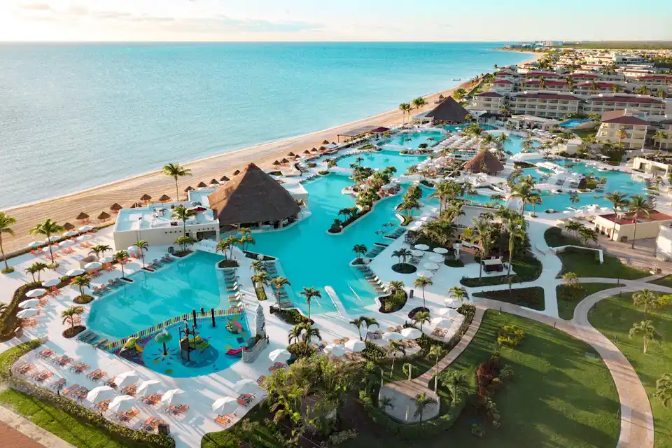 Moon Palace Sunrise in Cancun Hotel Zone & Downtown