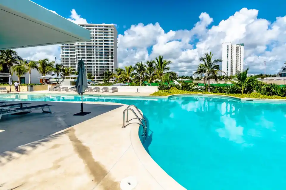 Muelle Playa Linda in Cancun Hotel Zone & Downtown