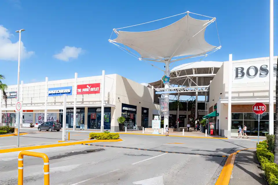 Plazas Outlet Cancun in Cancun Hotel Zone & Downtown