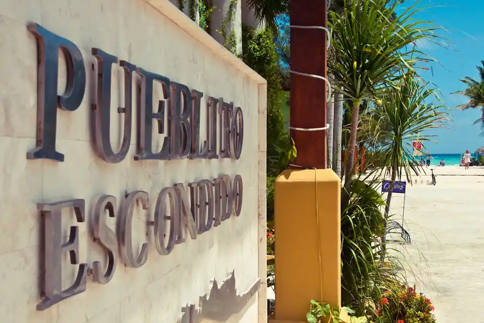 Pueblito Escondido by Mistik en Playa del Carmen