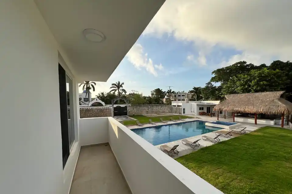 Stone Wall Residences in Cancun Hotel Zone & Downtown