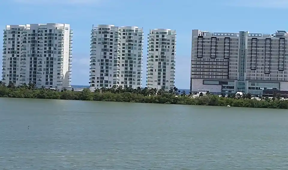 Villas Quetzal in Cancun Hotel Zone & Downtown